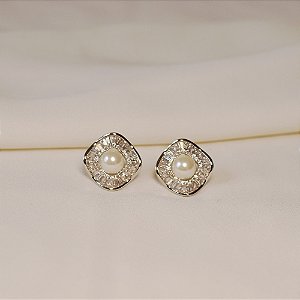 Brinco ondulado pérola shell zircônia ródio semijoia