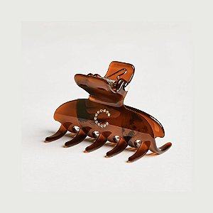 Piranha de cabelo Bianca acrílico m marrom letra C 05 008