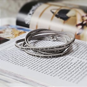 Pulseira Fernanda Villela couro prata Oração Maria Passa na Frente