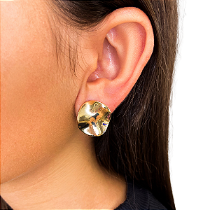 Brinco pressão orgânico metal amassado ouro semijoia