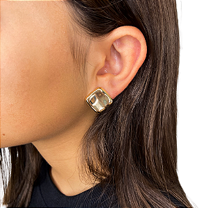 Brinco pressão quadrado metal amassado ouro semijoia