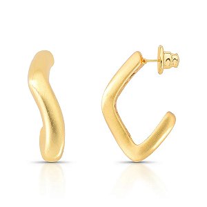 Brinco meia argola geométrica ouro fosco semijoia