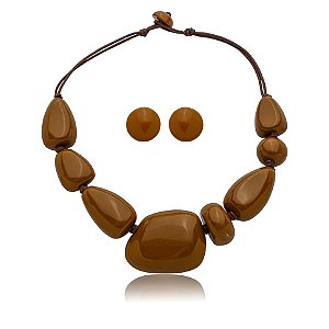 Colar e brinco Márcia Pouso resina caramelo