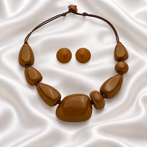 Colar e Brinco Márcia Pouso Resina Caramelo