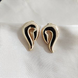 Brinco curvado ouro semijoia