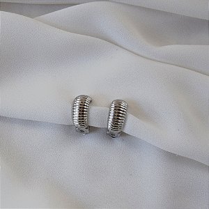 Brinco pressão meia argola texturizado ródio semijoia