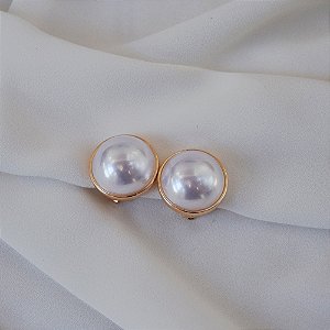 Brinco pressão meia esfera pérola ouro semijoia