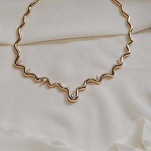 Colar aro ondulado zircônia ouro semijoia