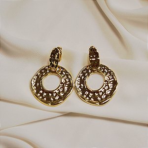 Brinco pressão texturizado ouro semijoia