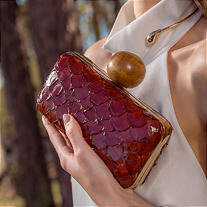 Clutch OYÁ couro pirarucu vinho