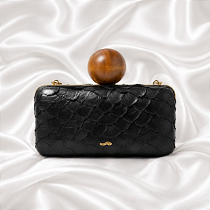 Bolsa Clutch de Couro de Pirarucu Preto OYÁ