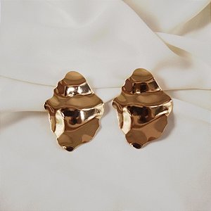 Maxi brinco chapa ondulada ouro semijoia