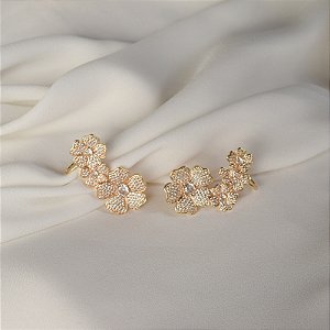 Brinco ear cuff flores zircônia ouro semijoia 26k03011