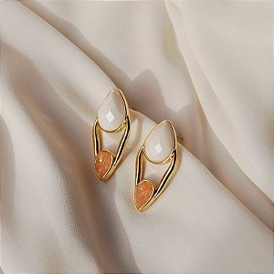 Brinco pedras naturais calcita laranja e porcelana facetada perolada ouro semijoia