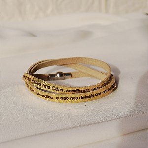 Pulseira Fernanda Villela couro dourado oração Pai Nosso