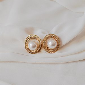 Brinco oval elos entrelaçados pérola zircônia ouro semijoia VB0707