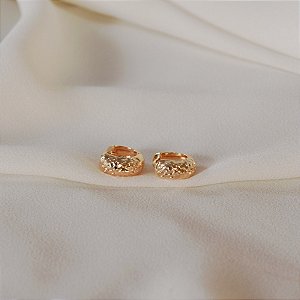 Brinco argolinha segundo furo texturizada ouro semijoia 26k08072