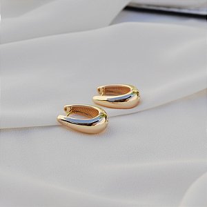 Brinco argolinha abaulada ouro semijoia 18k09001