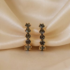 Brinco argola Morena Canela strass black diamond ouro semijoia