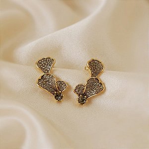 Brinco ear cuff Morena Canela hibisco pétalas strass black diamond ouro semijoia