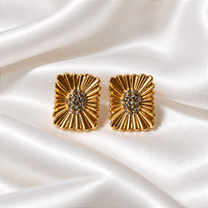 Brinco Retangular com Strass Black Diamond Ouro Vintage Sheila Morais