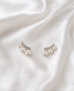 Brinco Ear Cuff Moissanite com Pérolas Achatadas em Prata 925