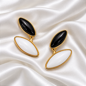 Brinco Ayla Pedra Natural Obsidiana Negra e Porcelana Ouro Semijoia