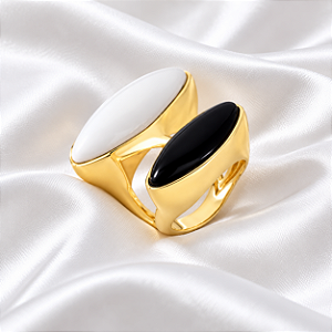 Anel Ayla Pedra Natural Obsidiana Negra e Porcelana Ouro Semijoia