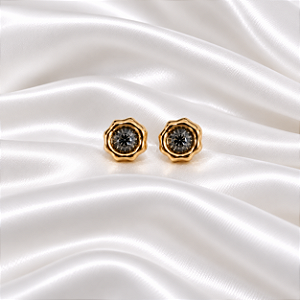 Brinco Morena Canela Ponto de Luz m Cristal Black Diamond Ouro Semijoia
