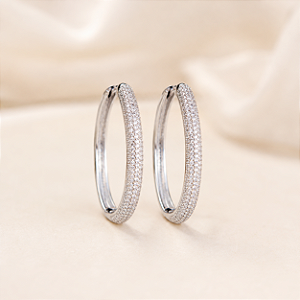 Brinco argola oval zircônia ródio semijoia 18k07020