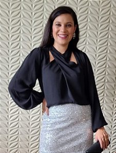 Blusa manga longa com recorte - Blusa Cláudia Preta