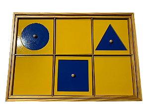 Bandeja  de apresentação das figuras geométricas  Montessori