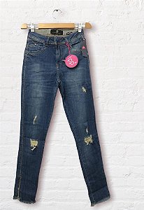 Calça Jeans Feminina Cigarrete Destroyed Com Elastano Ziper Na Barra Desfiada REF 09158 20