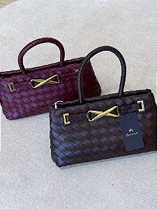 Bolsa Trançada Detalhe Dourado