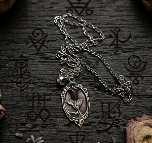 Pingente camafeu com rosa