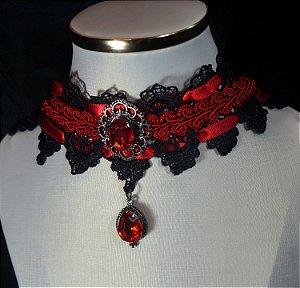 Gargantilha Salém - preto com vermelho