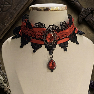 Gargantilha Salém - preto com vermelho
