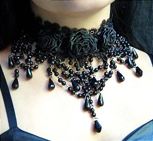 Gargantilha Black Roses