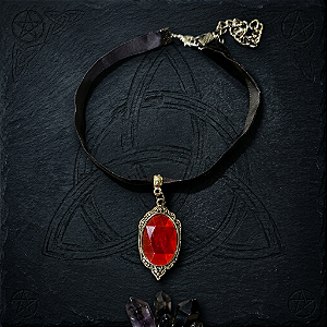 CHOCKER EM VELUDO COM CAMAFEU PEDRA vermelha
