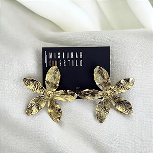 Brinco Flor Max Escovado - Dourada
