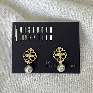 Brinco Flor de Lis com Pérola