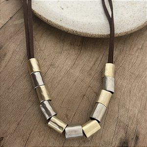 Colar Petra Couro e Cilindros
