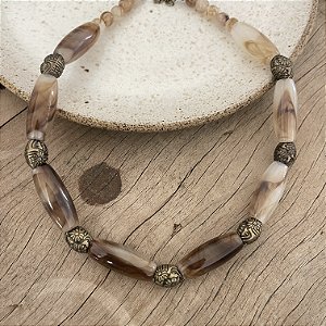 Colar Verano Fantasy Marrom Mescla e Ouro Velho