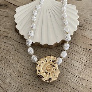 Colar Pérola Barroca com Concha