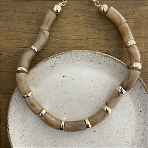Colar Boho de Resina com Entremeios - Âmbar