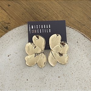 Brinco Meia Flor Chapa - Dourado