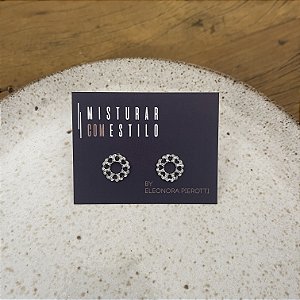 Brinco Mini Corações Vazados com Zircônia - Ródio