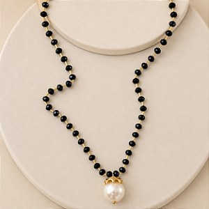 Colar Bolão Cristais e Canutilhos - 7 mm - Preto com Pérola