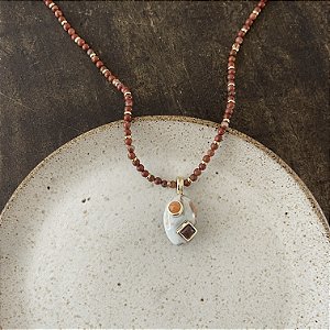 Colar Pedras Naturais Pingente Orla - Terracota / Branco Mescla