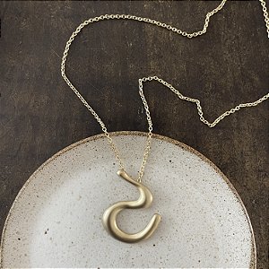 Colar Lumière ''S'' Orgânico - Dourado Fosco